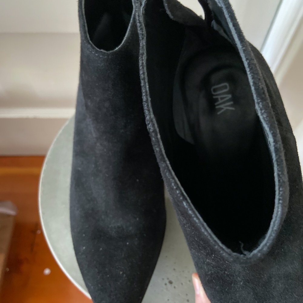 OAK NYC Black Suede Ankle Booties Chelsea Boots - Picture 6 of 6